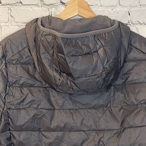 Amazon Men's Lightweight Water-Resistant Packable Hooded Puffer Jacket - Picture 4 of 10